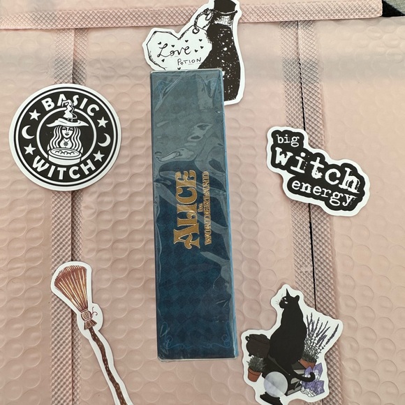 Beautiful Alice in wonderland tarot card deck - Picture 2 of 2